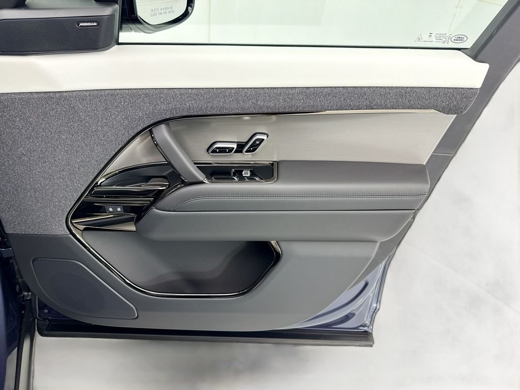 New 2026 Varesine Blue Land Rover Dynamic SE image 24