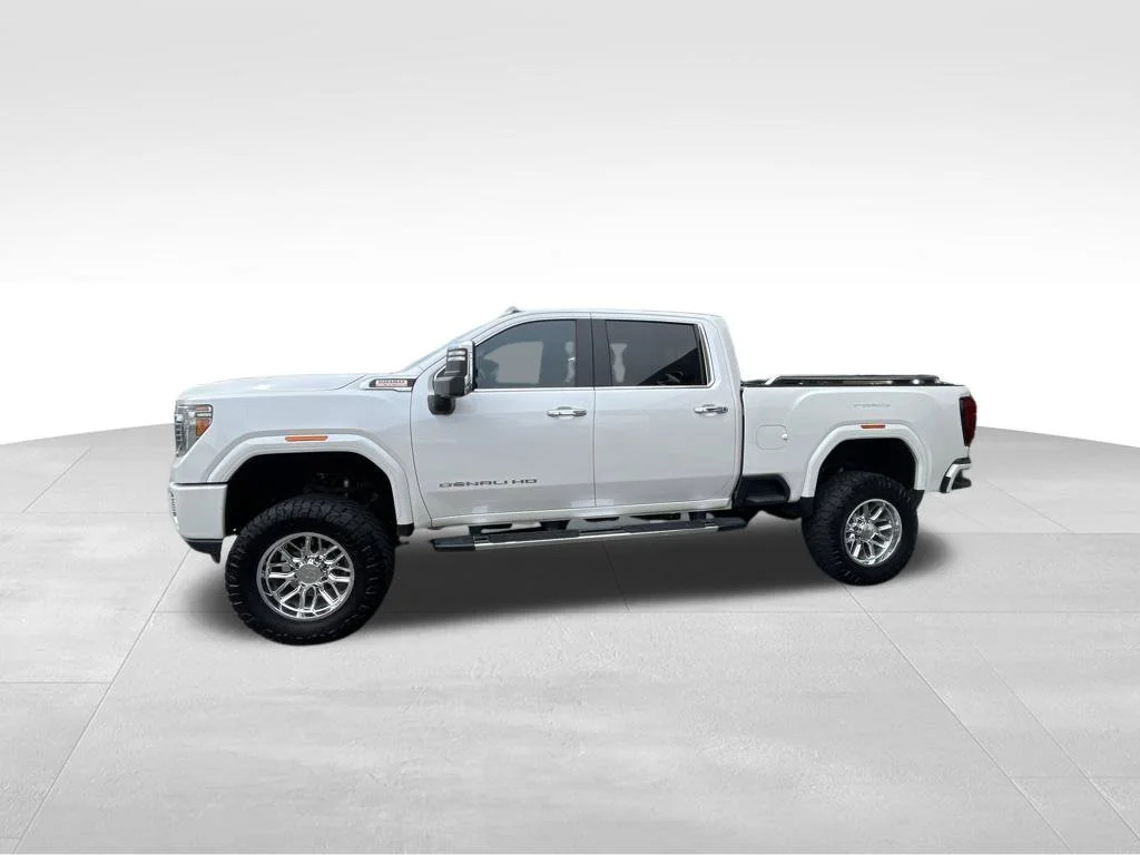 Used 2020 White GMC Denali image 4