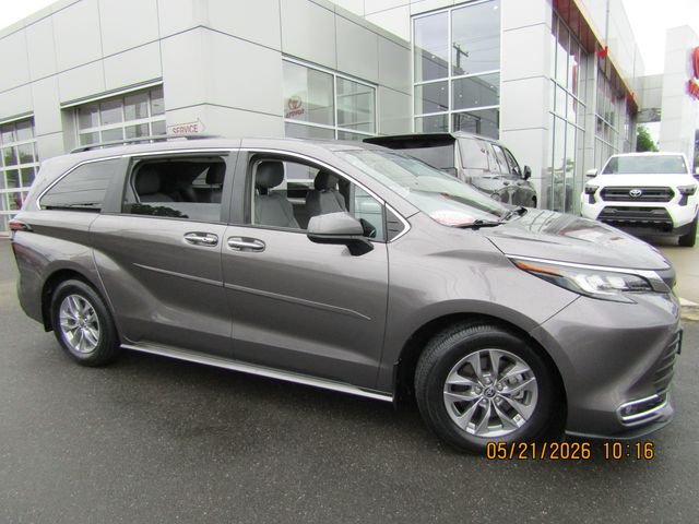 2023 Toyota Sienna XLE 7-Passenger Hybrid AWD's photo