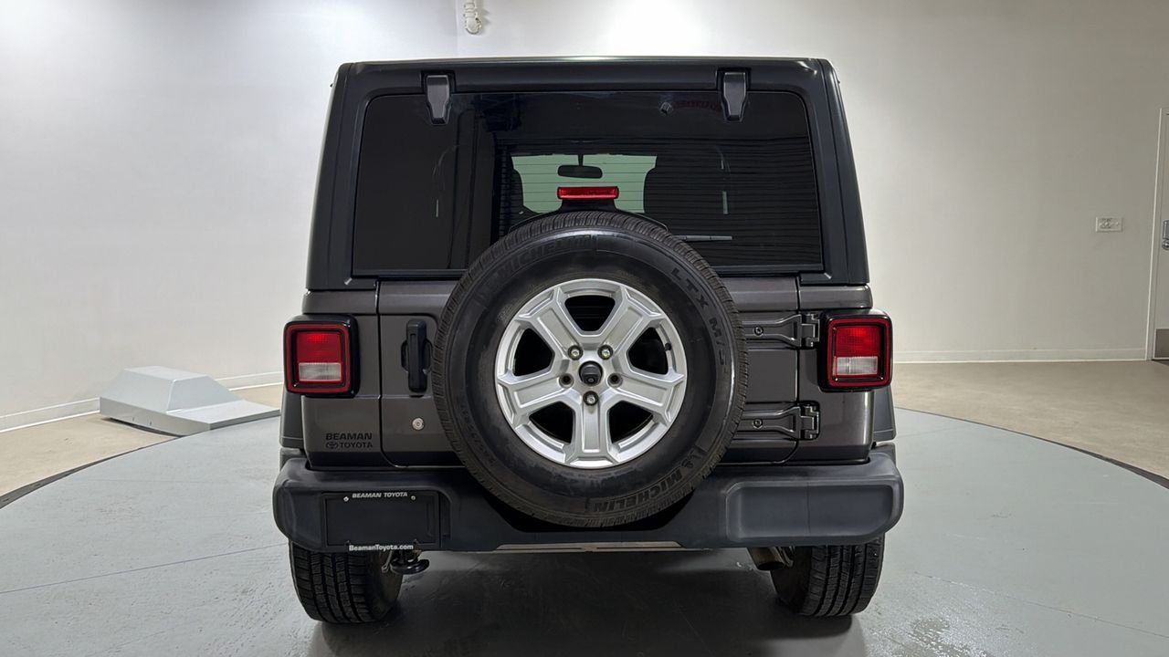 Used 2018 Gray Jeep Unlimited Sport S image 4