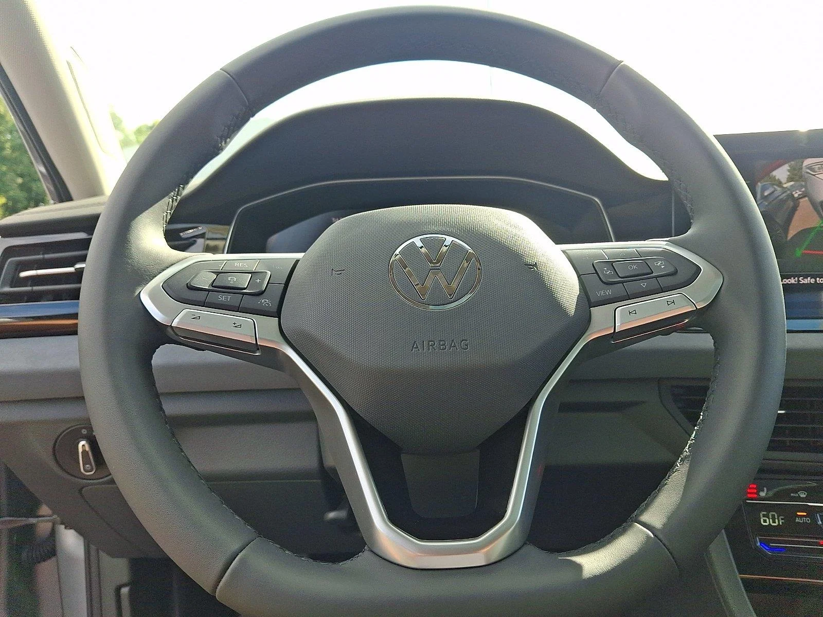 New 2027 K2K2/PYRSILVMET Volkswagen SE image 17