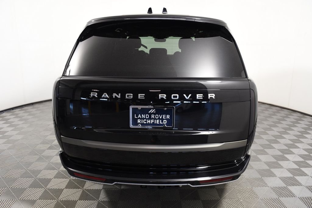 New 2026 Santorini Blk Land Rover SE image 5