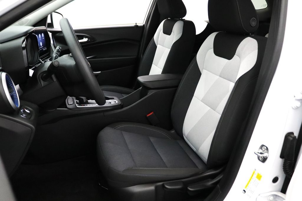 2025 Chevrolet Trax LS - Photo 14