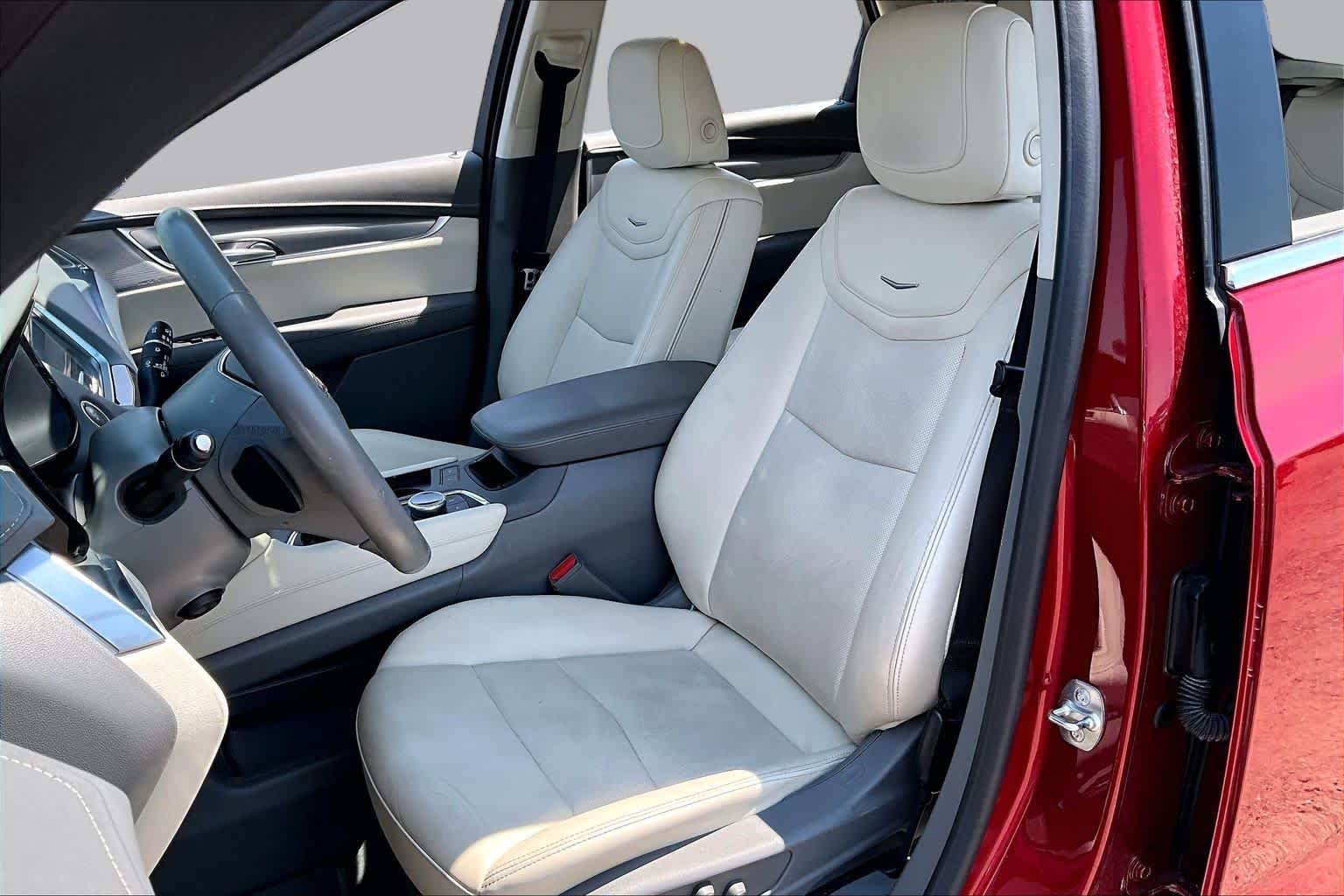 Pre-Owned 2024 Cadillac XT5 FWD Premium Luxury