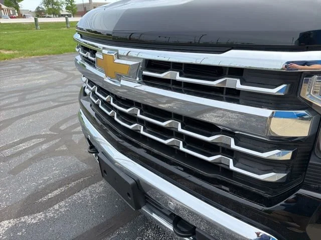 2025 Chevrolet Silverado 1500 LTZ - Photo 7