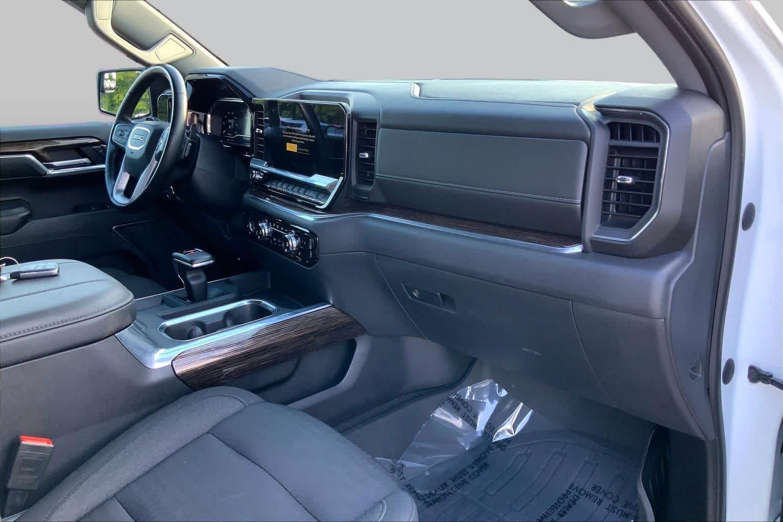Used 2023 Summit White GMC Elevation image 17