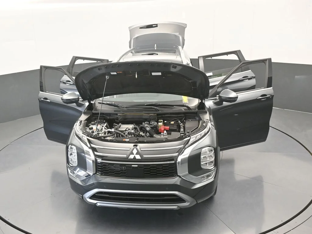 New 2026 Gray Mitsubishi SEL image 82