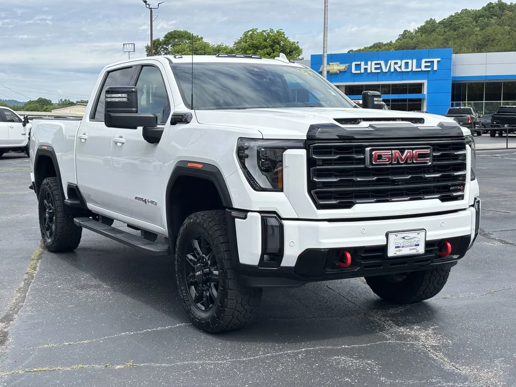 Used 2024 Summit White GMC AT4 image 4