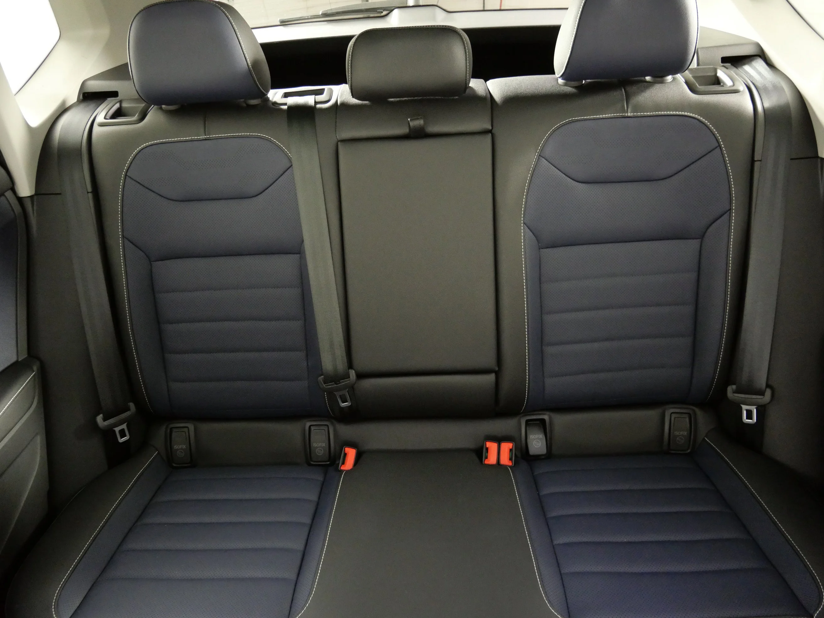 Certified Used 2025 Cornflower Blue Volkswagen SEL image 13