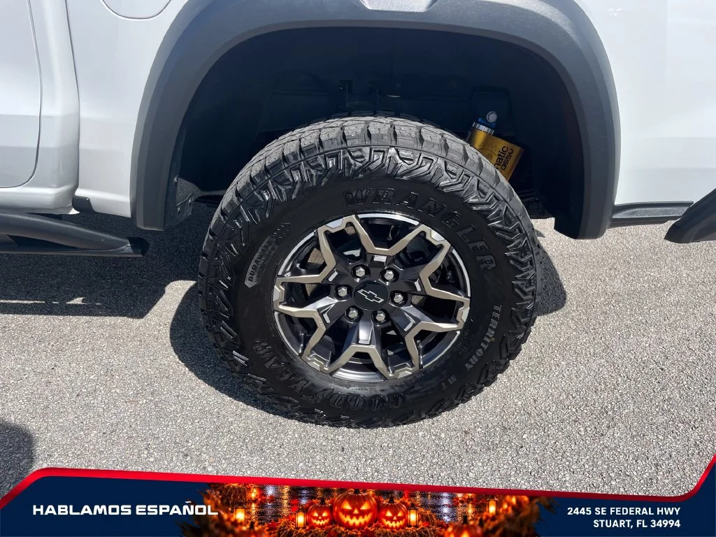 Used 2025 Summit White Chevrolet ZR2 image 9