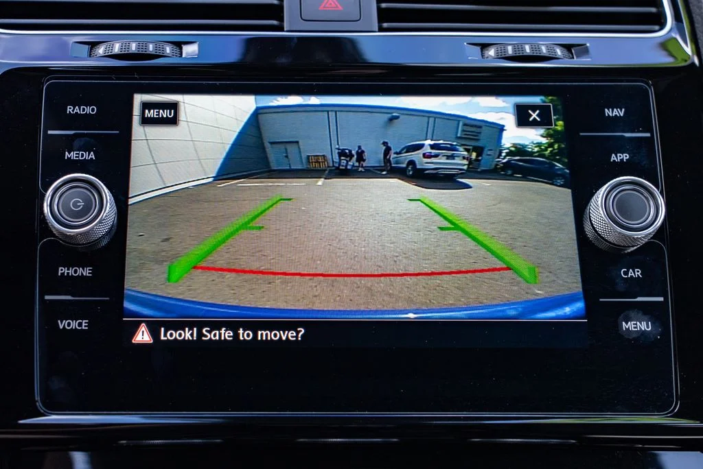 Used 2018 Blue Volkswagen DCC & Navigation 4Motion image 17