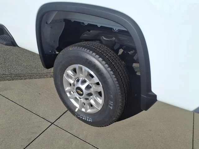 New 2026 Summit White Chevrolet WT image 9