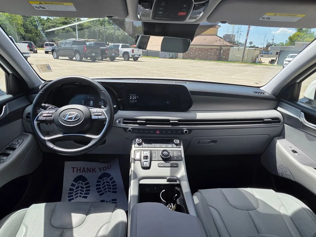 Used 2025 White Hyundai SEL image 16