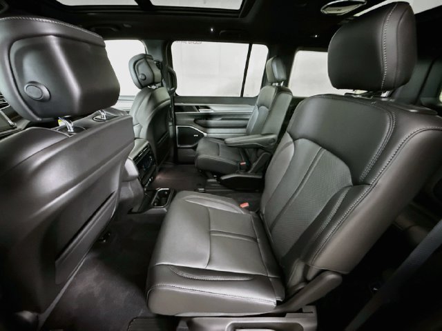 New 2026 Velvet Red Pearl-Coat Exterior Paint Jeep Upland image 25