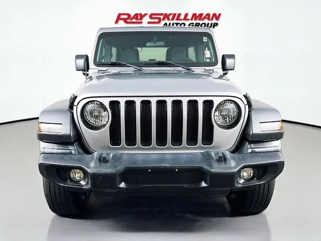 Used 2021 Silver Jeep Unlimited Sport Altitude image 2