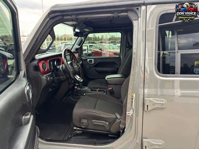 Used 2022 Gray Jeep Rubicon image 11