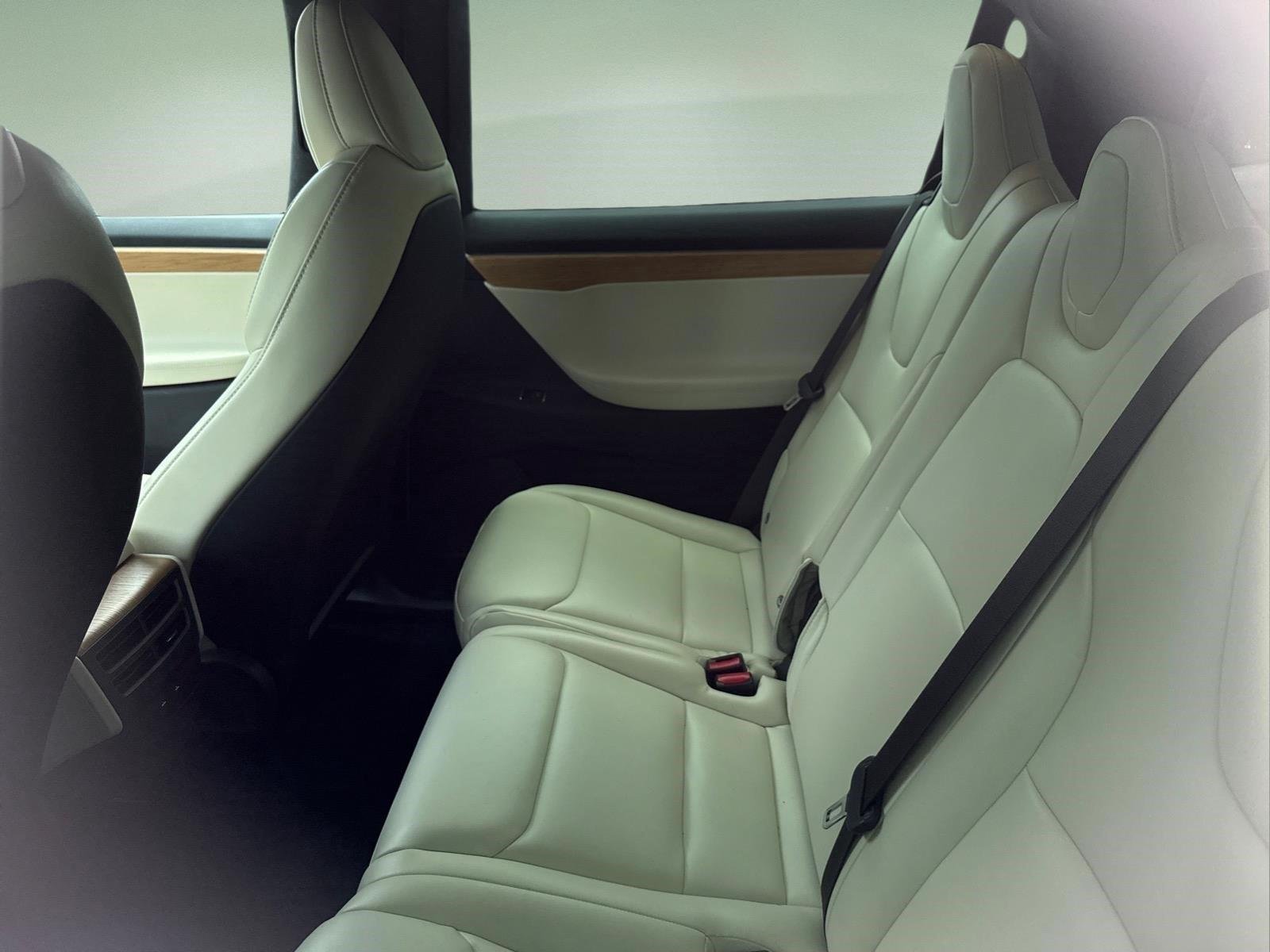 Used 2020  Tesla Long Range image 7