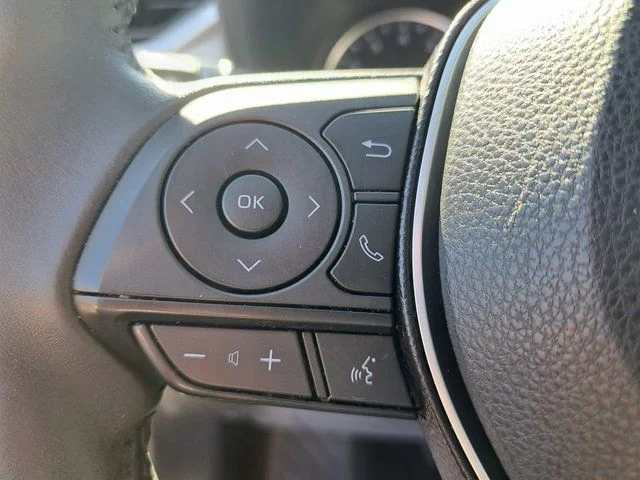 Certified Used 2020  Toyota XLE Premium image 28