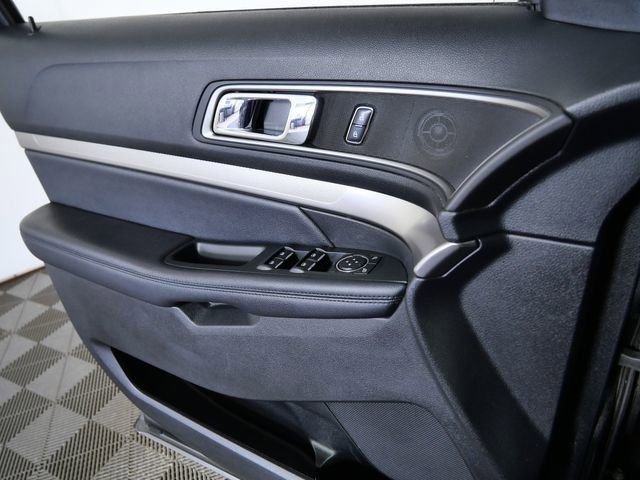 Certified Used 2018 Gray Ford XLT image 28