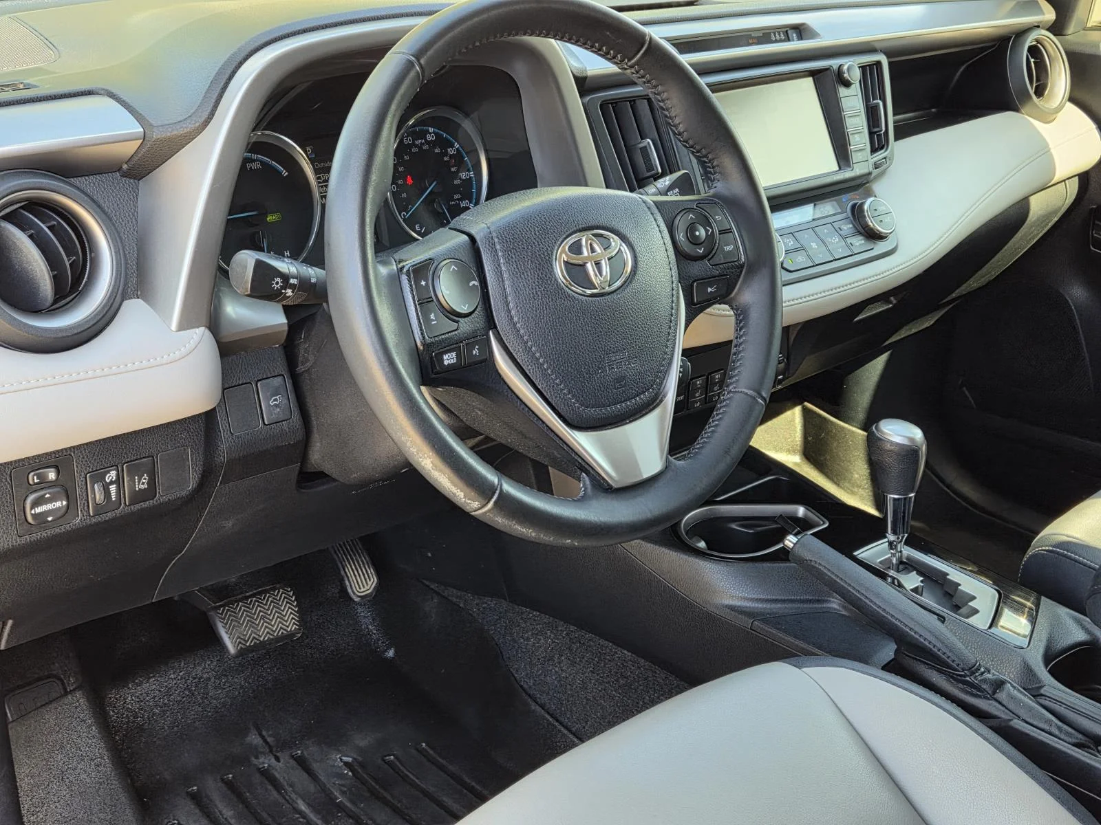 Used 2018 Silver Toyota Hybrid Limited AWD (Natl) image 32