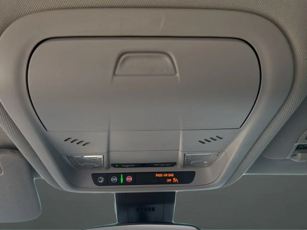Used 2022 White Chevrolet LT image 36