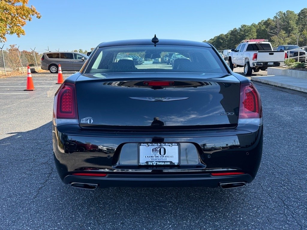 2022 Chrysler 300 Touring L photo 3