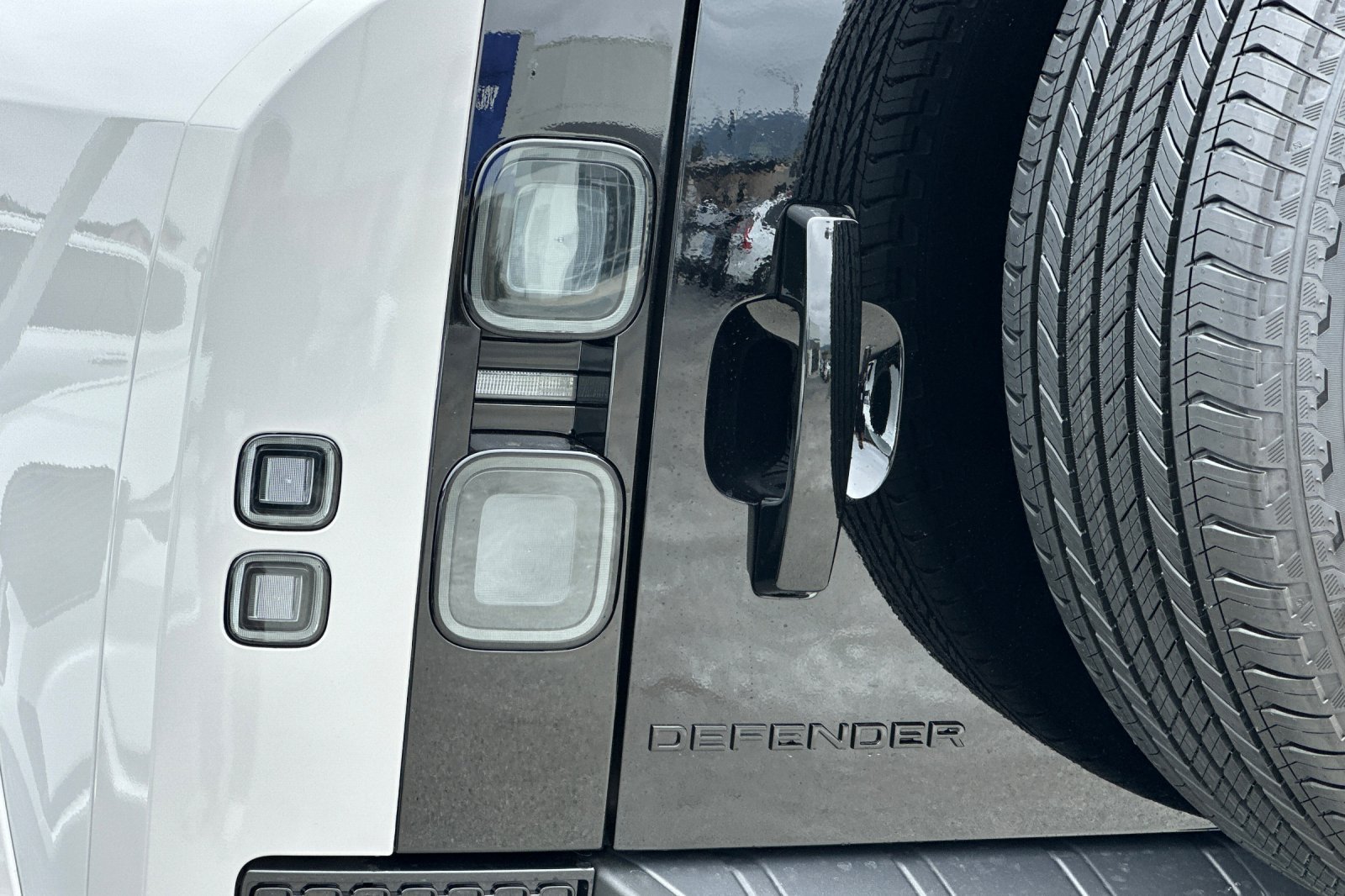 2026 Land Rover Defender OCTA - Photo 26