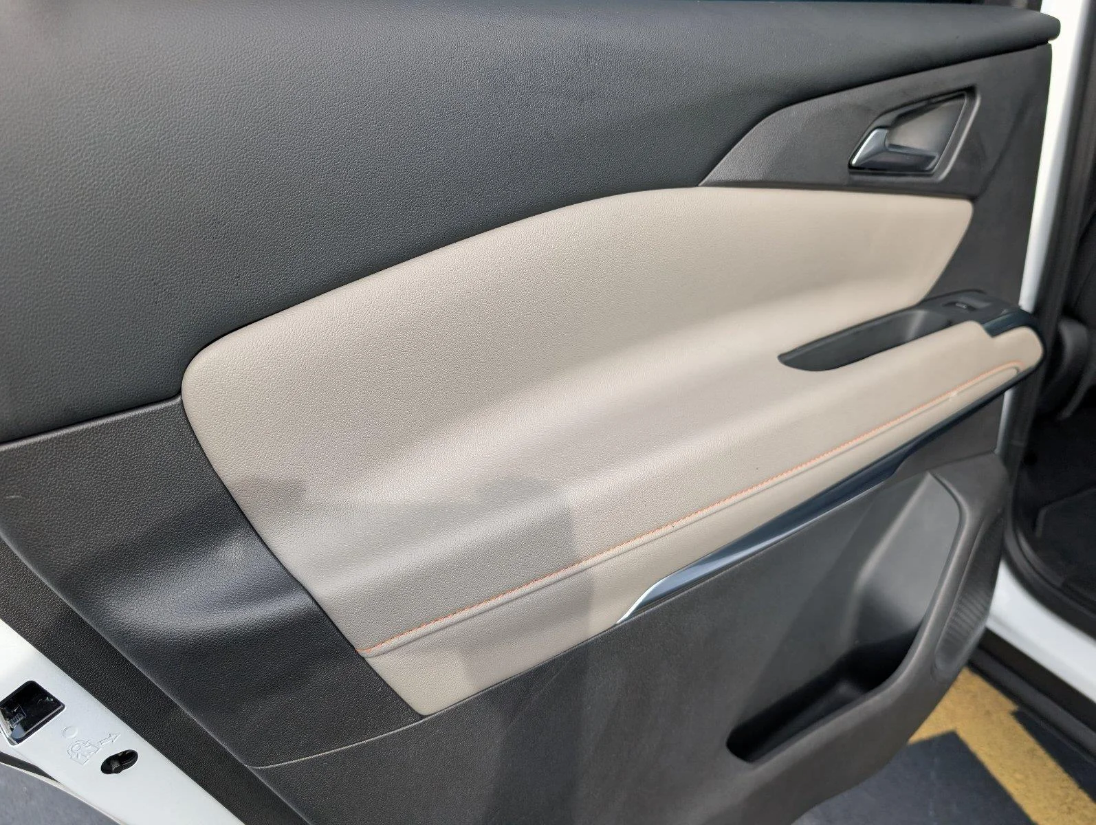 Used 2026 Summit White Chevrolet LT image 35