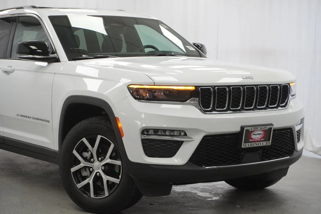 Used 2025 White Jeep Limited image 3