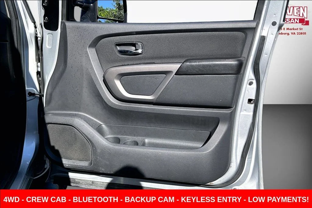 Used 2015 Silver Nissan SV image 27