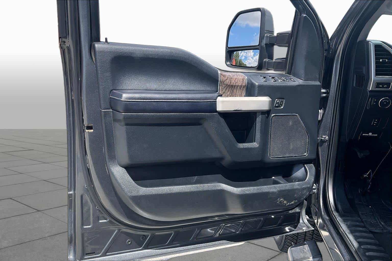 Used 2019 Magnetic Metallic Ford LARIAT image 20