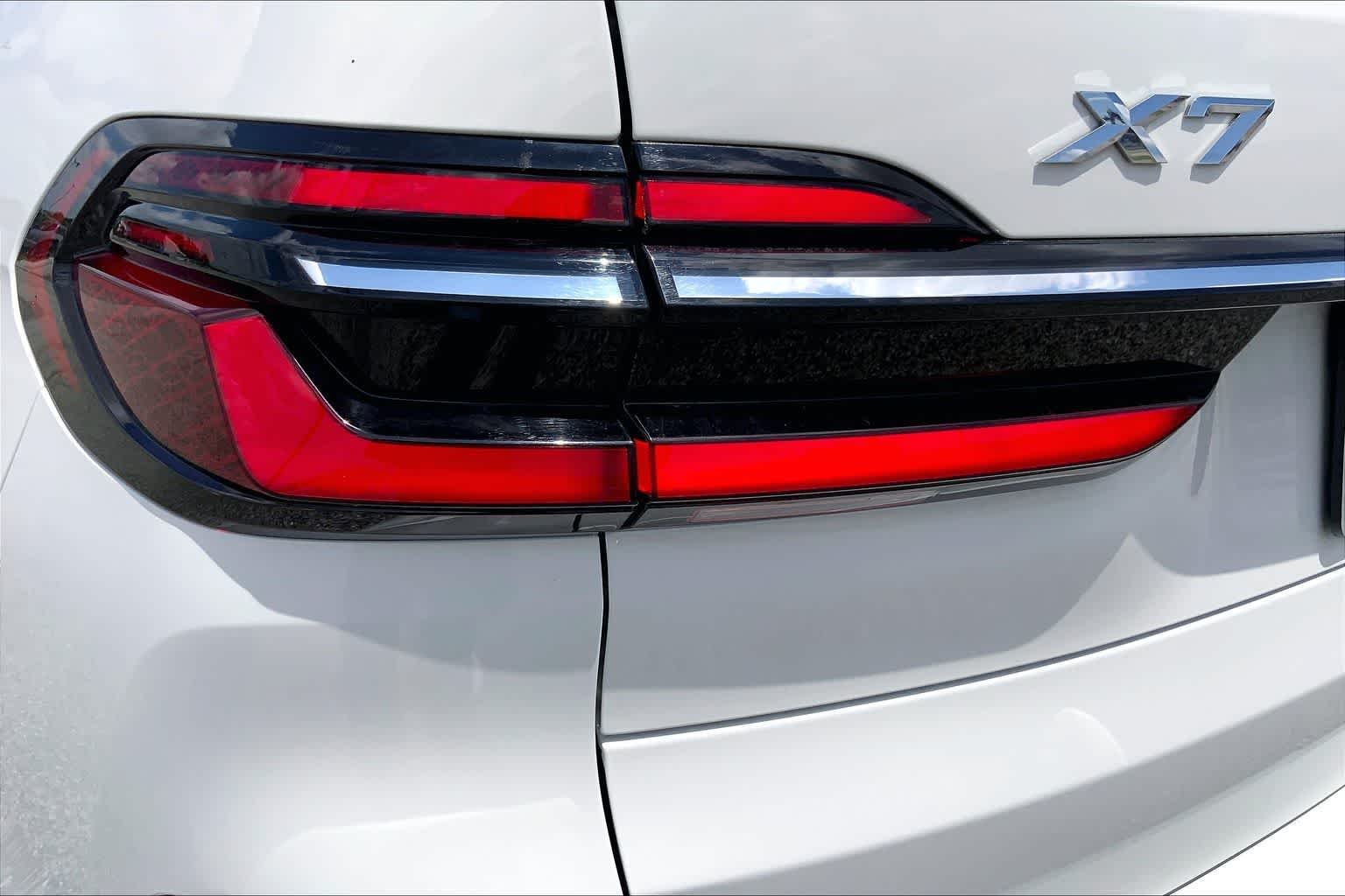 Used 2023 Alpine White BMW xDrive40i image 28