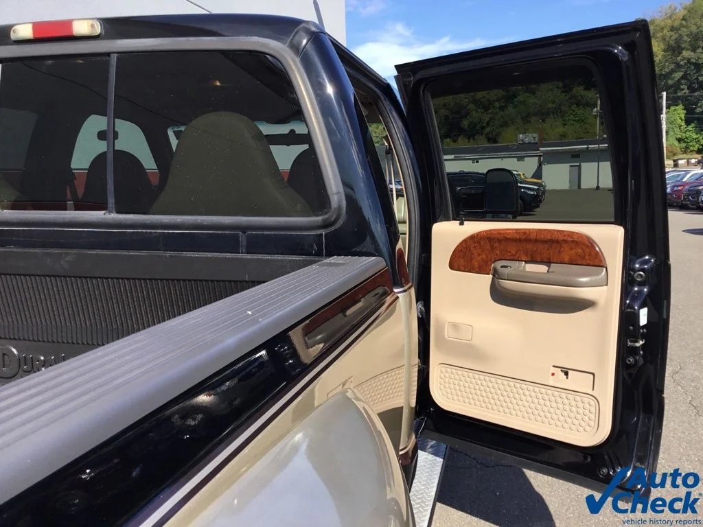 Used 2000 Black Ford Lariat image 33