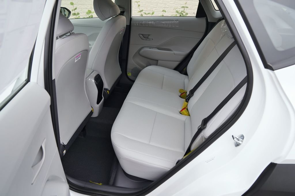 New 2027 Atlas White Hyundai SE image 43