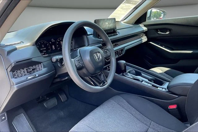 Used 2025 Silver Honda LX image 19