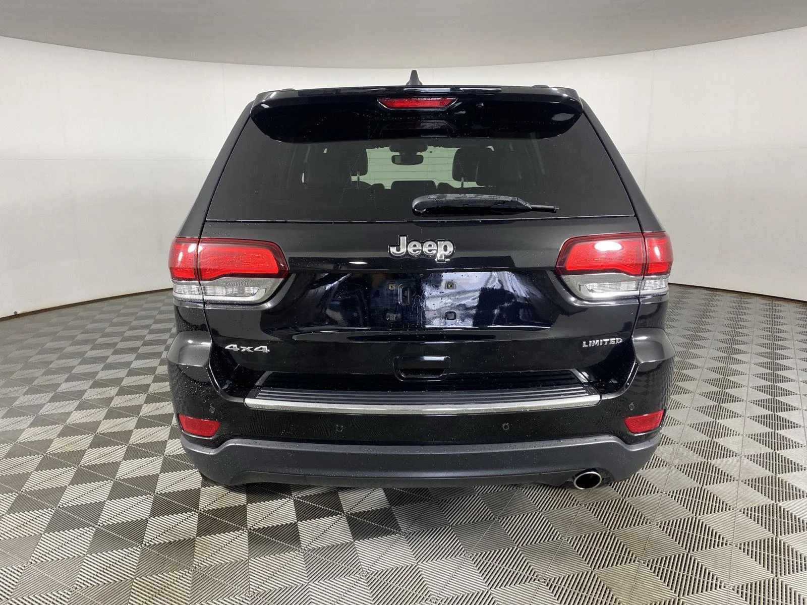 Used 2020 Diamond Black Crystal Pearlcoat Jeep Limited image 6
