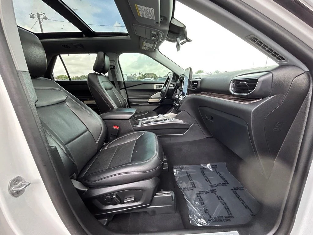 Used 2024 Star White Ford Limited image 24