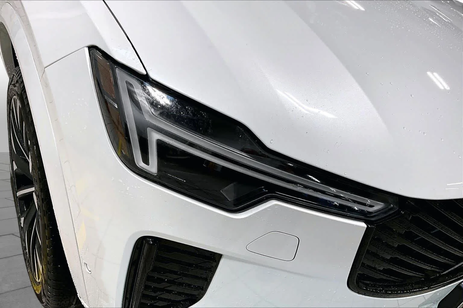 New 2026 Crystal White Volvo Ultra image 15