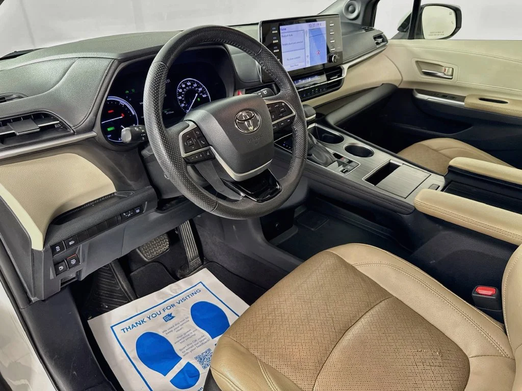 Used 2022 Wind Chill Pearl Toyota Limited image 10