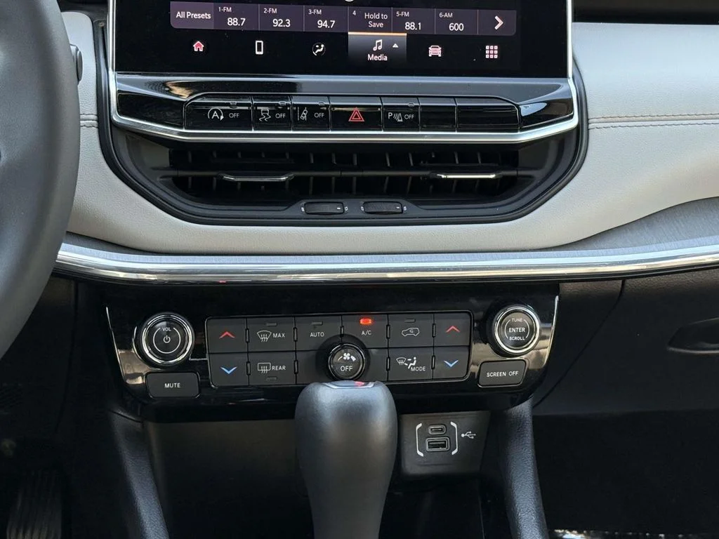 Used 2024 White Jeep Limited image 19