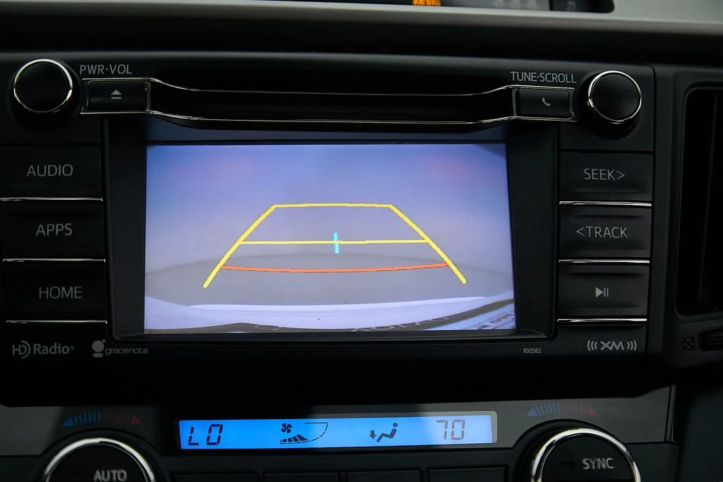 Used 2018 White Toyota XLE image 30