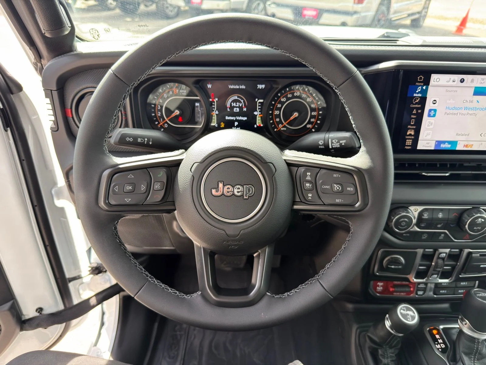 New 2026 Bright White Clear-Coat Exterior Paint Jeep Rubicon X image 19