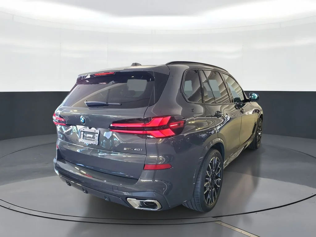 Used 2026 Dravit Grey Metallic BMW sDrive40i image 3