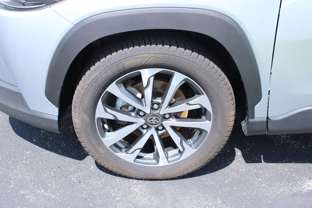 Used 2023 Silver Toyota XLE image 5