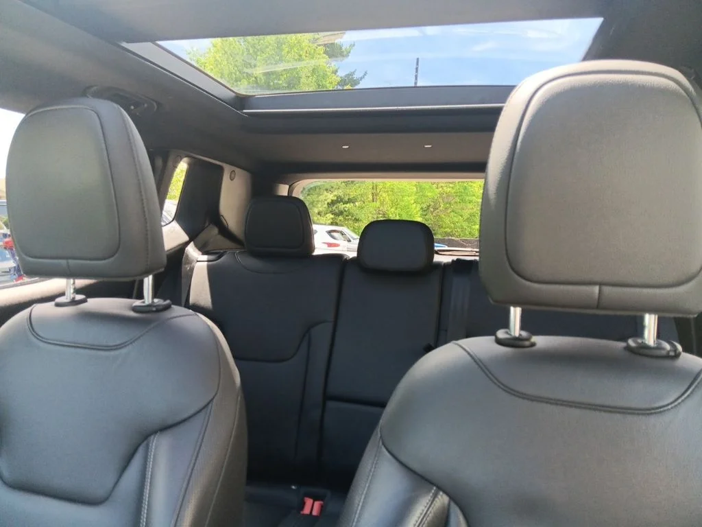 Used 2020 Alpine White Clearcoat Jeep Limited image 28