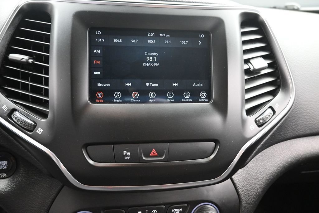 Used 2019 Silver Jeep Latitude Plus image 19