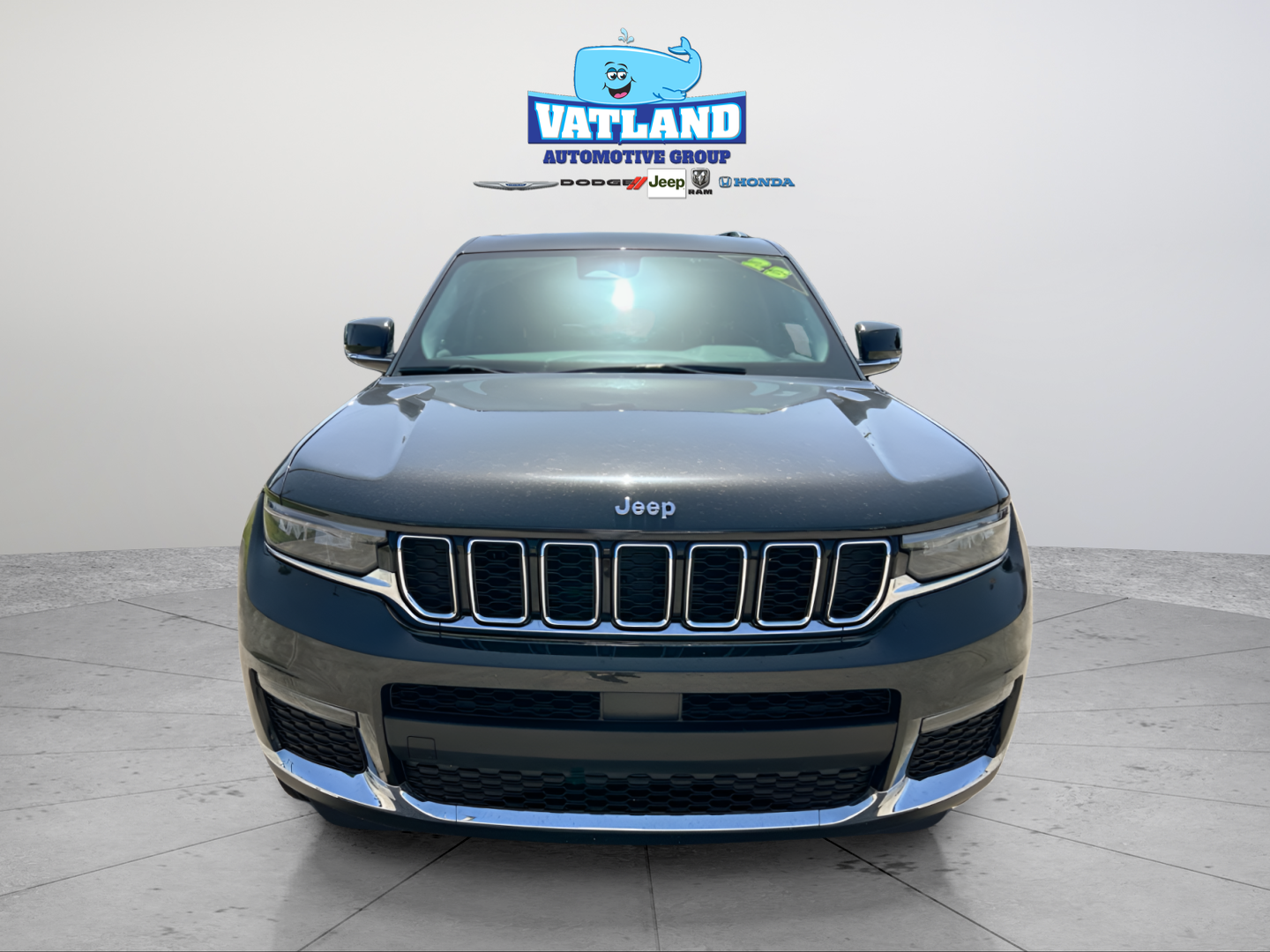 Used 2023 Gray Jeep Limited image 8