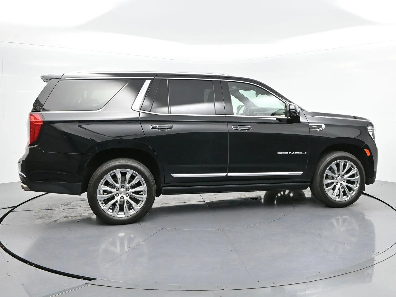 Used 2024 Onyx Black GMC Denali image 8
