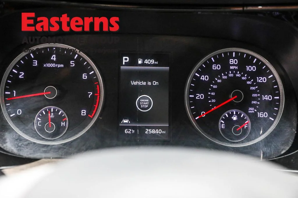 Used 2022 White Kia EX image 17