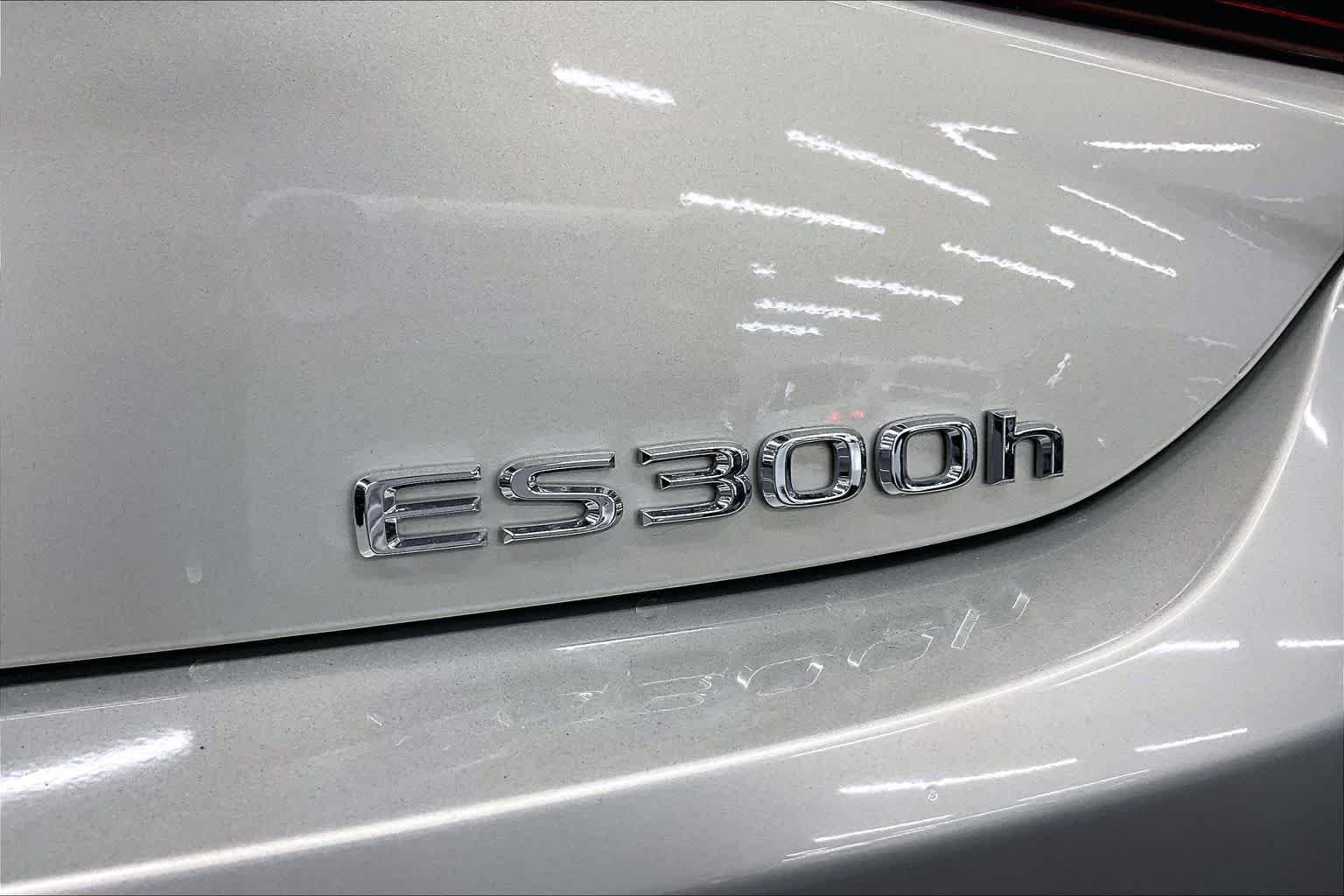 Certified Used 2024 Moonbeam Beige Metallic Lexus  image 10